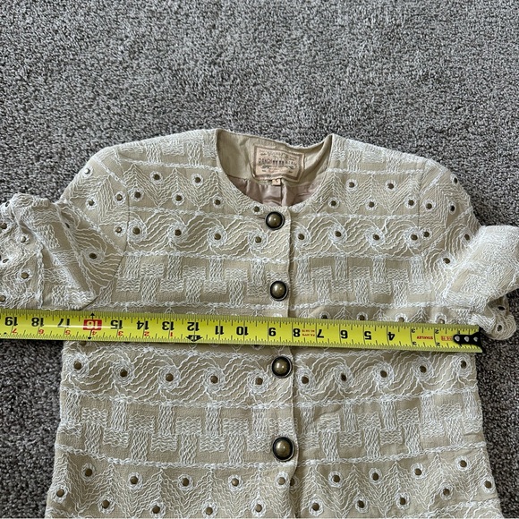 Double D Ranch Beige Textured Embroidered Buttoned Top Small - Picture 9 of 10